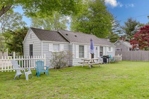 Hyannis House | 1 Mi to Ferry Sea Street Cottage in Hyannis