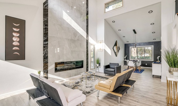 Lincoln House | 1 Mi to Holmes Lake: Bright & Modern Lincoln Home!