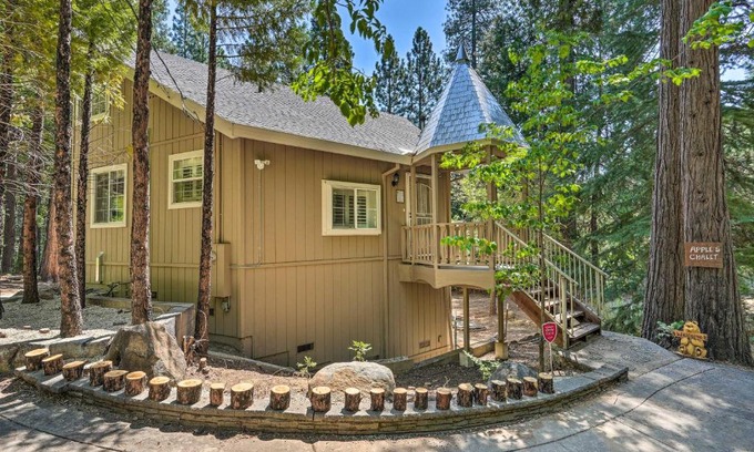 Placerville House | 1 Mi to Jenkinson Lake Apples Chalet with Deck