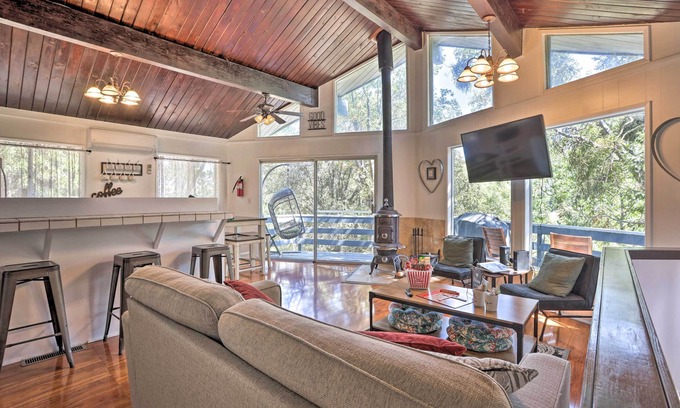 Crestline Cabin | 1 Mi to Lake Gregory: Mtn-View Cabin w/Deck
