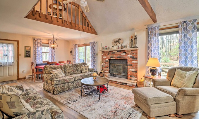 Jim Thorpe House | ~ 1 Mi to Lake: Secluded Poconos Home w/Decks
