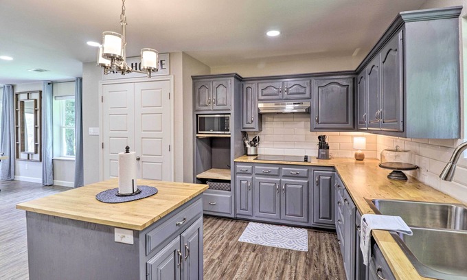 Bismarck Cottage | 1 Mi to Marina & Golf: Bismarck Home w/Fire Pit!