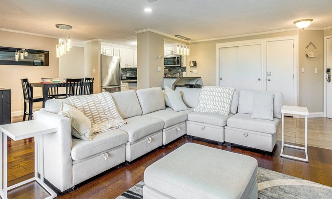 Manchester Condo | 1 Mi to Millyard District: Unit w/Furnished Porch
