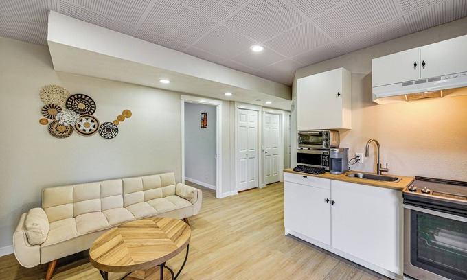 Des Moines Apartment | 1 Mi to Puget Sound Shores: Modern Des Moines Apt!