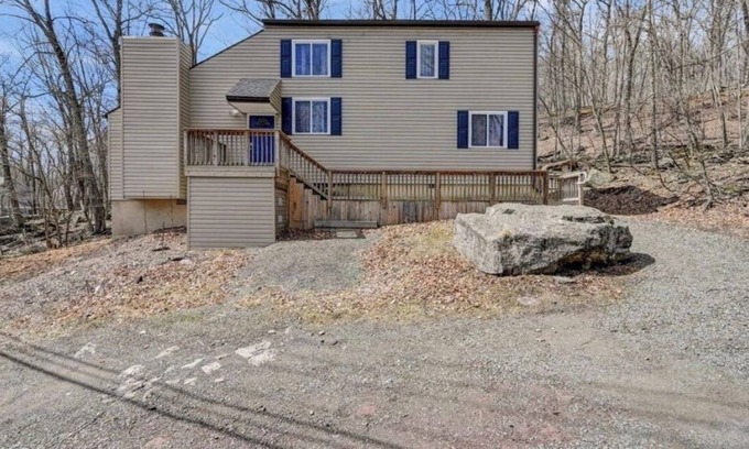 Lackawaxen House | 1 mile to BEACH & POOL and Masthope amenities