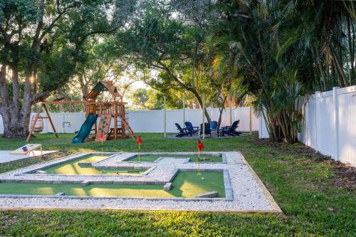Wexford Leas House | 1 Mile to Honeymoon Island ~Heated Pool ~Putt Putt