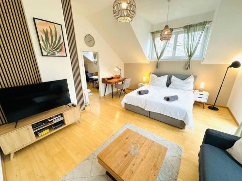 Vienna Apartment | 1 Min to Metro I Balcony I 20 Min to Inner City