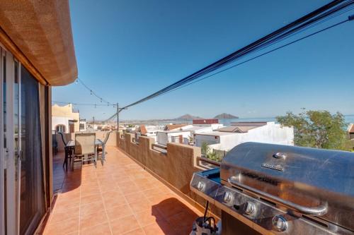 Villas de Las Palmas Villa | 1 Min Walk to Beach - Sleeps 14 - AC - WiFi - Near Malecón