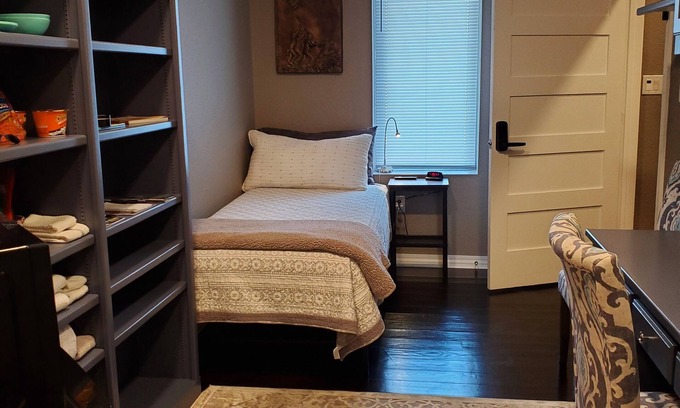 Comfort Apartment | 1 Person Overnight Travel Room