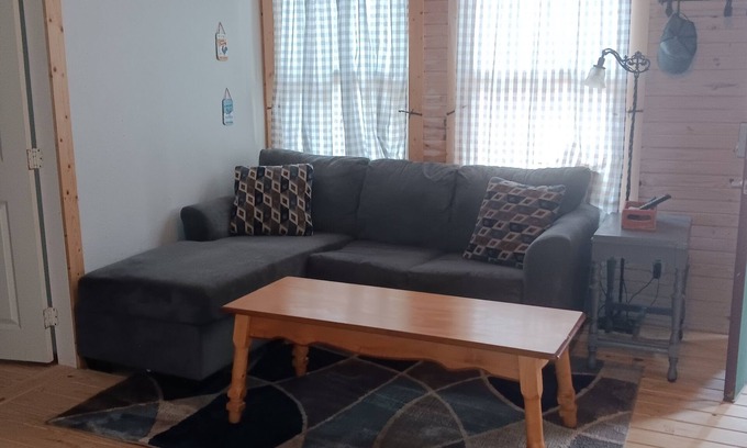 Palestine Cabin | 1 private bedroom, sofa sleeper and 2 lofts - Cabin In The Country Woods