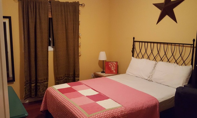 Waterloo House | 1 room fo Female Only Prefered Student, or professional studying/working