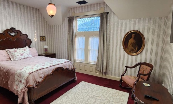 Springfield Hotel | #1 Rose Room at The Feitshans House