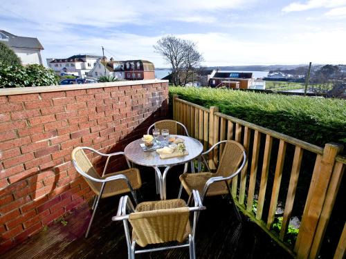 Roundham Apartment | 1 Roundham Heights