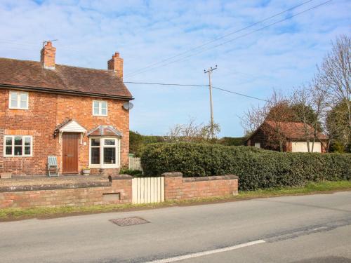 Pontesbury House | 1 Royal Oak Cottages