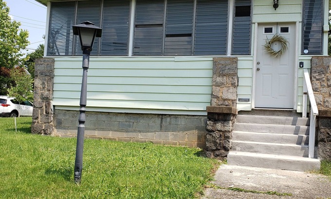 Brookland House | 1 Stop/1 Shop! Large D.C. house-pet friendly/big backyard & parking/near metro