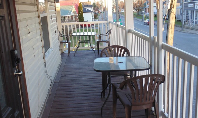 Plantagenet Apartment | #1 Studio apartment with WiFi, AC in lovely Lefaivre, Ontario