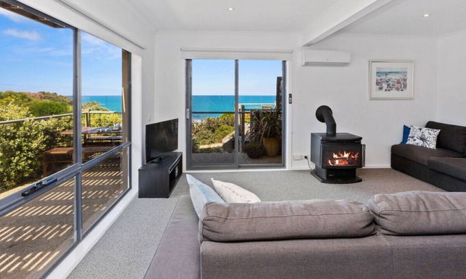Wongarra Apartment | 1 Whitecrest Resort - Pool & Amazing Ocean Views
