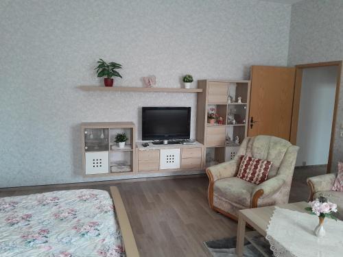 Altentreptow Apartment | 1 Zi, FeWo mit Küche und Bad