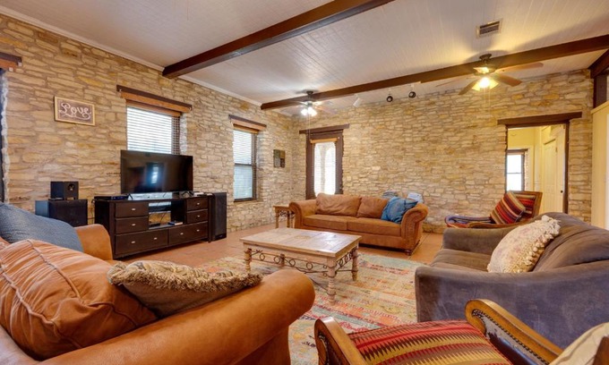 San Marcos House | 10-Acre San Marcos Vacation Rental about 6 Mi to TSU!