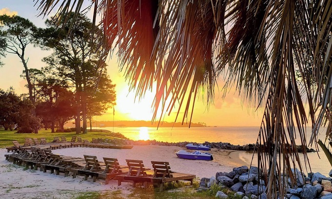 Perdido Beach House | 10 Bedroom Waterfront Beauty! Great Family Fun! Book Now!