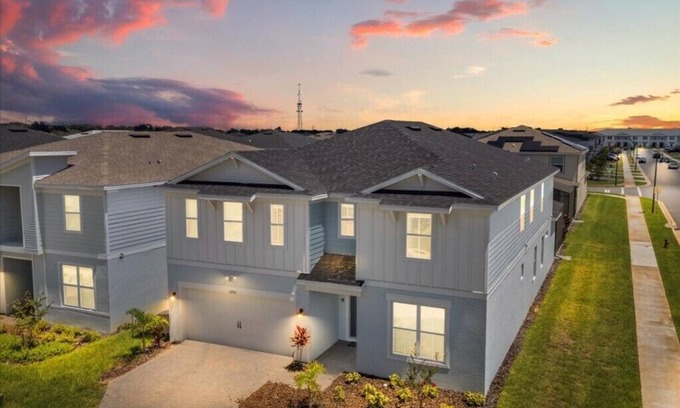 Four Corners House | 10 Bedrooms/8 Bathrooms/Windsor Cay (15922CC)