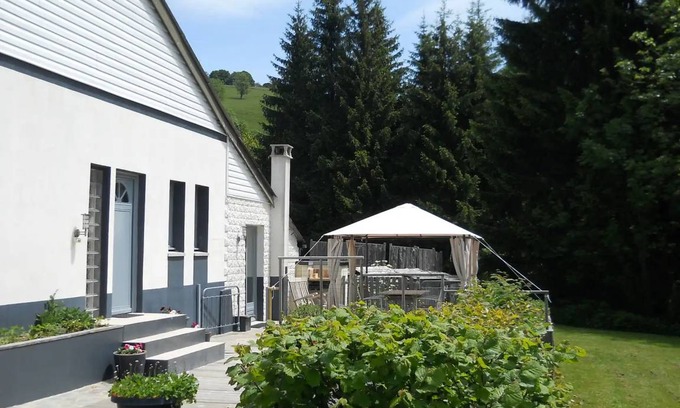 Egliseneuve-d'Entraigues House | 100 m² House ∙ 2 bedrooms ∙ 5 guests