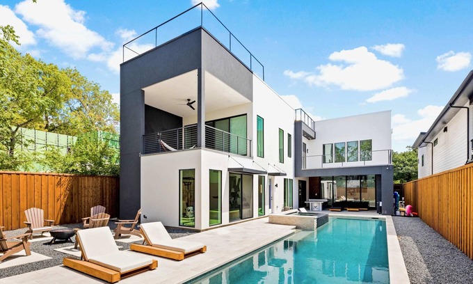 Knox - Henderson House | 10-Guest Capacity Luxury Showstopper Home