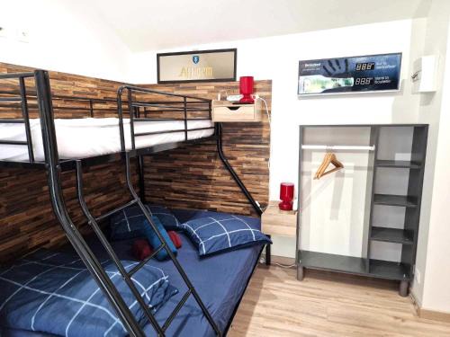 Razac-sur-l'Isle Apartment | 10 - Joli studio avec clim, deux lits, logement tout équipé pour 1, 2 ou 3 personnes maximum, vue sur parc arboré, parking privatif gratuit, grand fourgon possible, tout le linge de maison est fourni