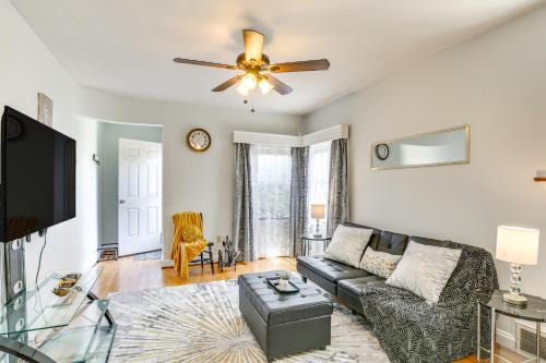 Beverly Hills Apartment | 10 Mi to Downtown St Louis Convenient Apartment!