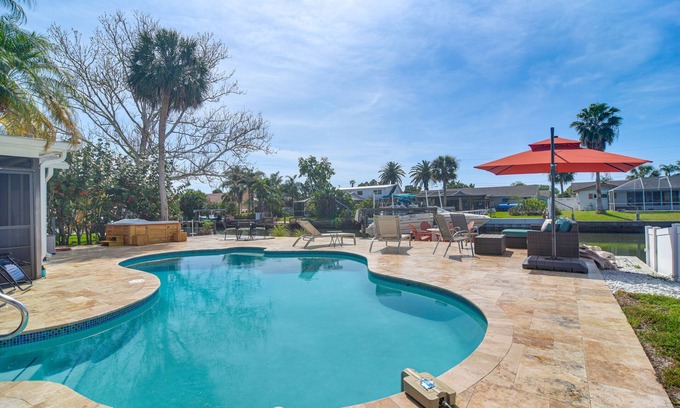 Bay Crest Park House | 10 Mi to Dtwn: Waterfront Home in Tampa w/Hot Tub