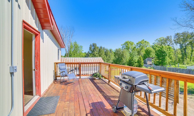 Rumely House | 10 Mi to Lake Superior: Eben Junction Townhome!