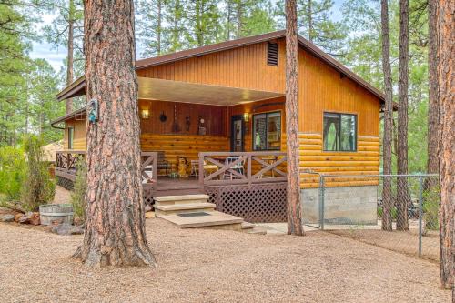 Pinetop-Lakeside House | 10 Mi to Show Low Pinetop-Lakeside Family Cabin!