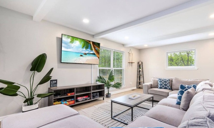 Madison House | 10 Min Airport/Downtown/Arsenal