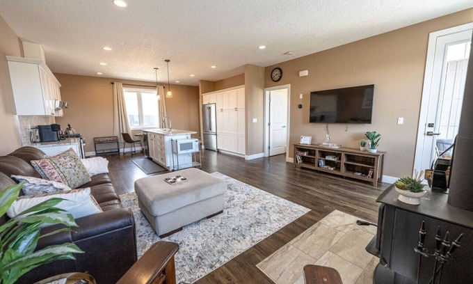 Woking House | 10 min from Teepee Creek Rodeo Grounds - Country Retreat