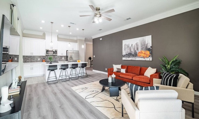 Greater Fondren Southwest House | 10 Min to Alphaland | Pet Ok | Home Gym|Gated Home