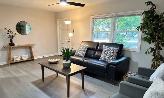 Southwest Raleigh House | 10 Min to Downtown | Desk | Fenced Yard | Wi-Fi