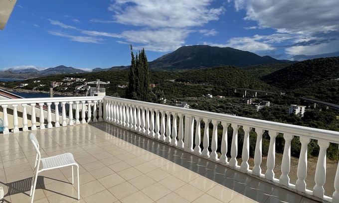 Bar House | 10 min walk from Utjeha beach