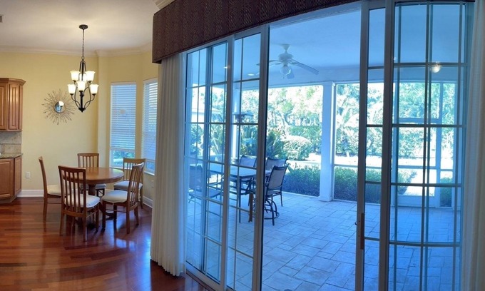 Rivendell House | 10 mins from Nokomis Beach, quite and safe, easy access to great restaurants
