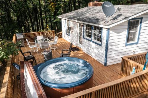 Elkton House | 10 mins from Shenandoah National Park - Cozy Cabin