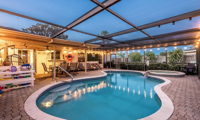 West Bradenton House | 10 MINS TO ANNA MARIA@HEATED POOL/SPA@GAME ROOM@OASIS ESCAPE