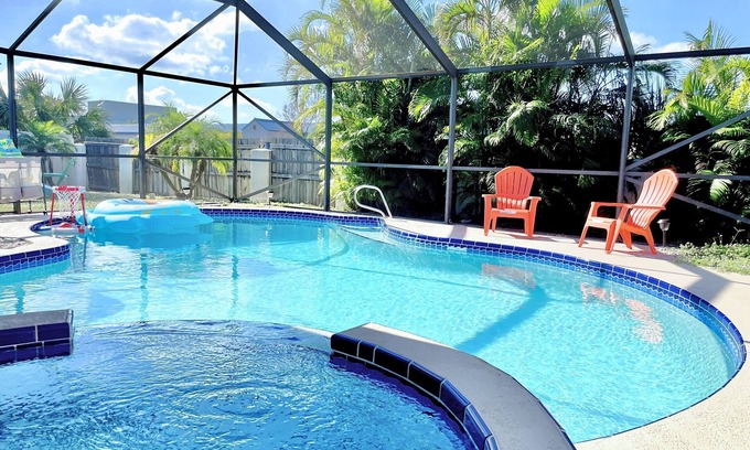 Tropic House | 🏝️10 MINS TO BEACH # HEATED POOL/SPA # SLEEP FOR 12@ KIDS FRIENDLY