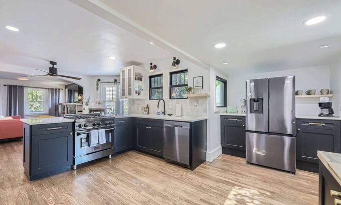 Edgewater House | 10 mins to DT Denver~ Newly Renovated~ Fire Pit