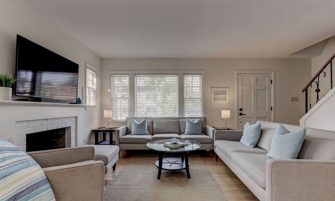 North Ridge House | 10 mins to Smithsonian, Walk to cafés, Quiet, Alexandria City: North-Ridge