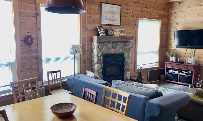 Grand Beach House | 10 minute Walk to Grand Beach Boardwalk