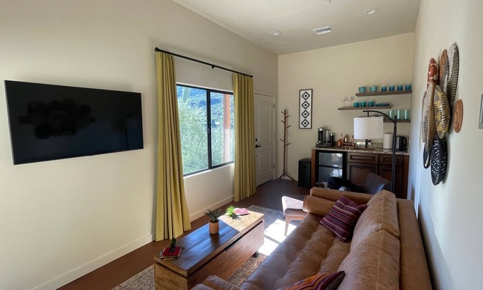 Cave Creek House | 10 Minute Walk to Downtown Cave Creek Restaurants, Night Life and Shops