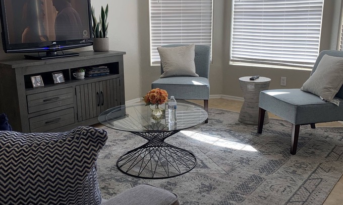 Avondale House | 10 minutes from Spring Training. NFL Stadium.NASCAR
