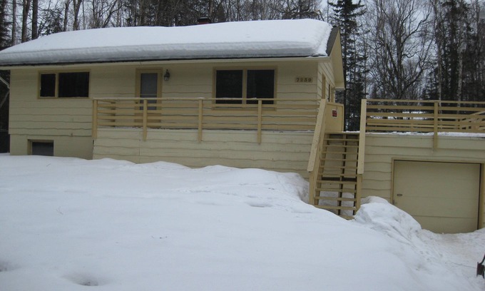 Sand Lake House | 10 minutes from the airport. Lots of amenities! Private acre.