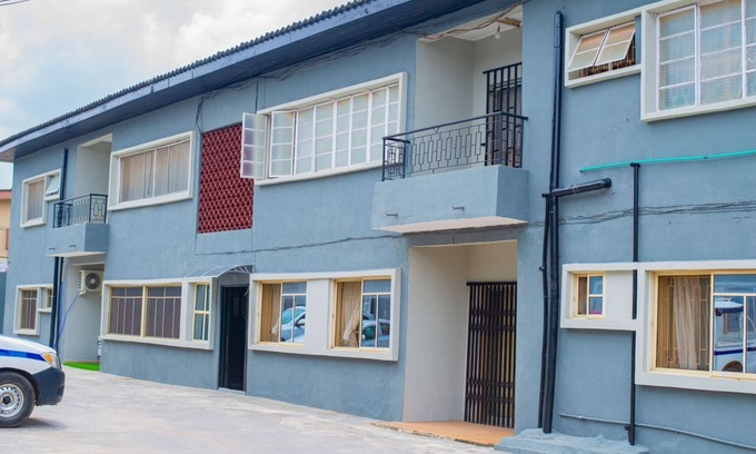 Ikeja Apartment | 10 Minutes from the Airport! Family-sized 3 Bed Apartment