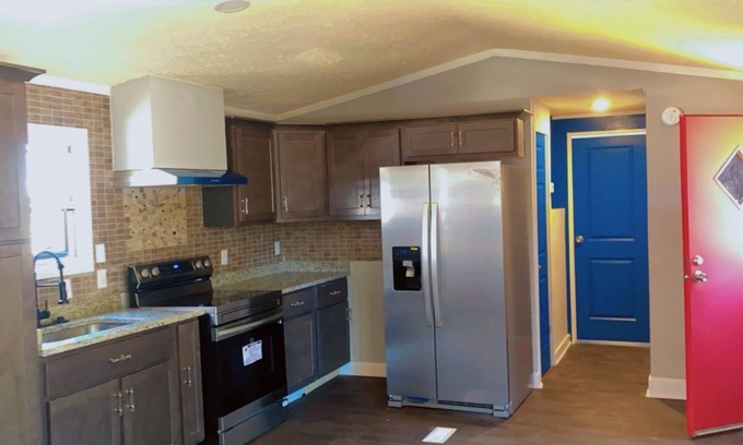 Mobile House | 10 minutes from the downtown home of the madigras safe place , shopping center