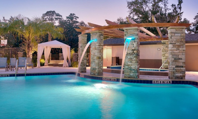 Gainesville Condo | 10 Minutes from U of Florida. Free Breakfast. Outdoor Pool & Hot Tub. Great for Small Groups!